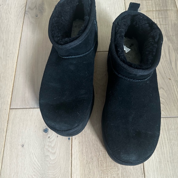 UGG Classic Ultra Mini Platform - Picture 10 of 11